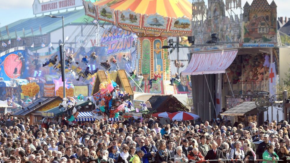 Reger Andrang am letzten Wiesn-Tag. Foto: Karl-Josef Hildenbrand/dpa