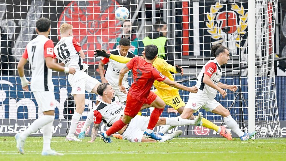 Eintracht Frankfurt und Bayern München lieferten sich im Bundesliga-Topspiel ein Spektakel. Foto: Uwe Anspach/dpa