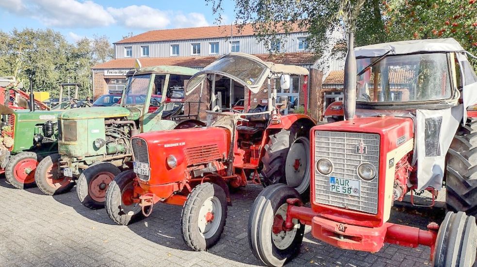 Alte Trecker zogen die Blicke auf sich. Foto: privat