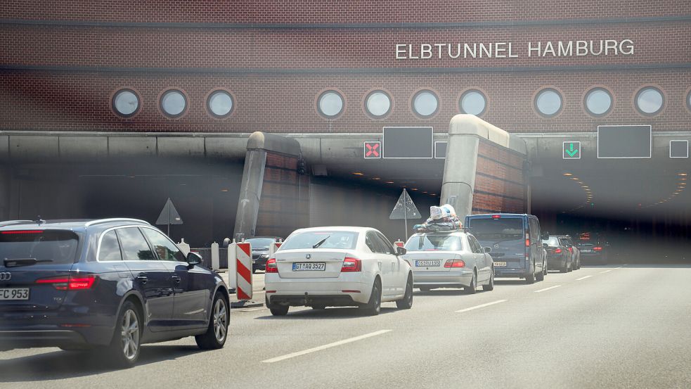 Bleibt weiterhin ein Nadelöhr: der Elbtunnel in Hamburg. Foto: dpa/Gregor Fischer