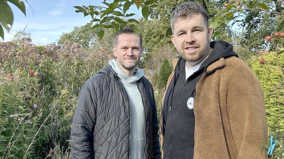 Torsten Tjarks und Malte Schoon mögen es, wenn im Garten die Jahreszeiten erlebbar sind. Foto: Kubassa