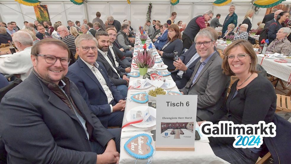 Bürgermeisterinnen und Bürgermeister aus der Region – sogar aus den Niederlanden – kamen zum Gallimarkt. Foto: Ortgies