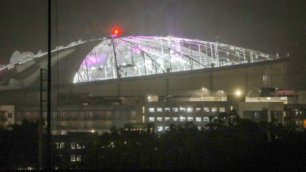 Der Hurrikan beschädigte auch die Heimspielstätte des Baseball-Teams Tampa Bay Rays. Foto: Chris Urso/Tampa Bay Times/AP/dpa