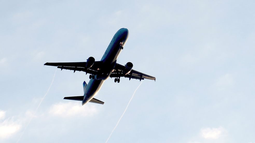 In den Ferienzeiten sind die Flüge meist besonders kostspielig. Foto: dpa/Andrea Warnecke