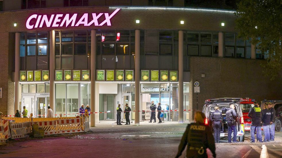 Die Ermittler gehen davon aus, dass es sich bei dem vor einem Kino in Krefeld niedergeschossenen Mann um einen Einzeltäter handelt. Foto: Christoph Reichwein/dpa