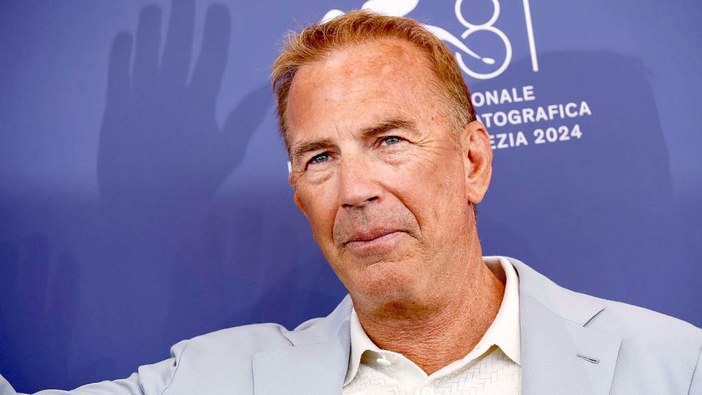 Schauspieler und Musiker Kevin Costner veröffentlicht mit seiner Band einen Song als Spenden-Aktion. (Archivbild) Foto: Joel C Ryan/Invision/AP/dpa