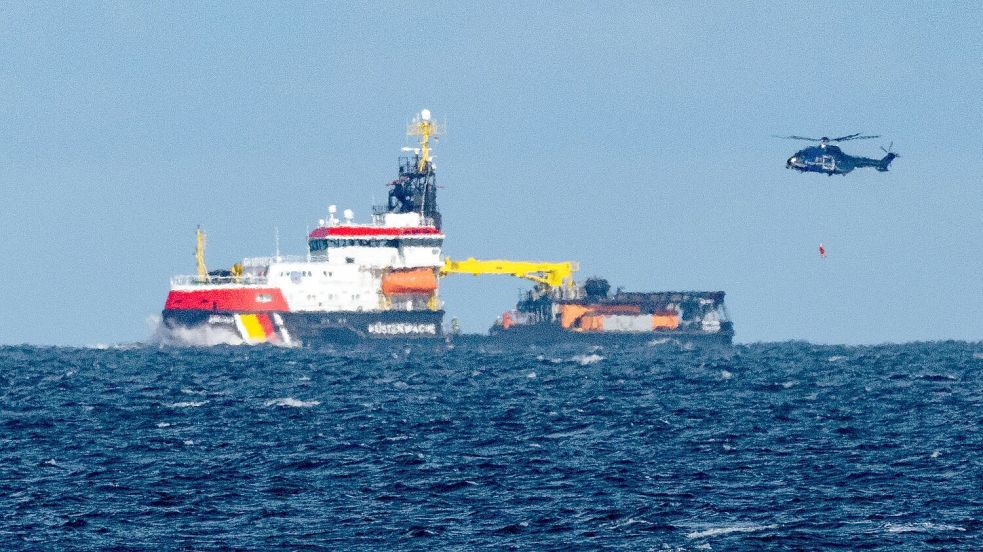 Mit 640 Tonnen Schweröl an Bord ist der Tanker „Annika“ vor Heiligendamm in Brand geraten. Foto: Stefan Sauer/dpa