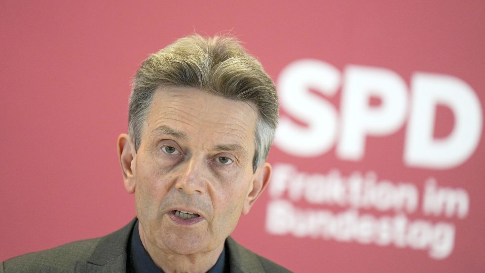 Rolf Mützenich, Chef der SPD-Bundestagsfraktion, fordert „mutige Entscheidungen“ gegen die Wirtschaftskrise. Foto: IMAGO/Bernd Elmenthaler