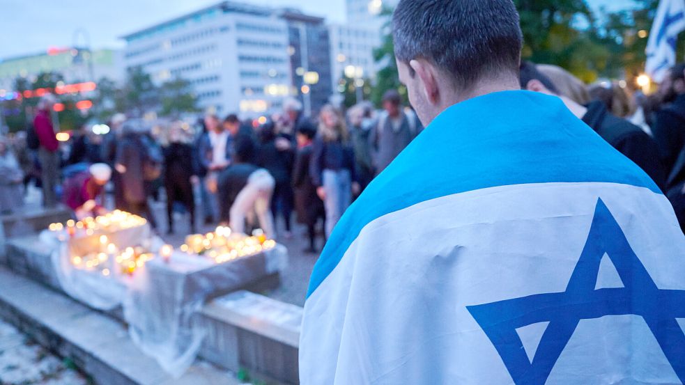 Gedenkveranstaltung für die Opfer des Hamas-Großangriffs auf Israel im Oktober 2023 in Berlin. Foto: dpa / Annette Riedl