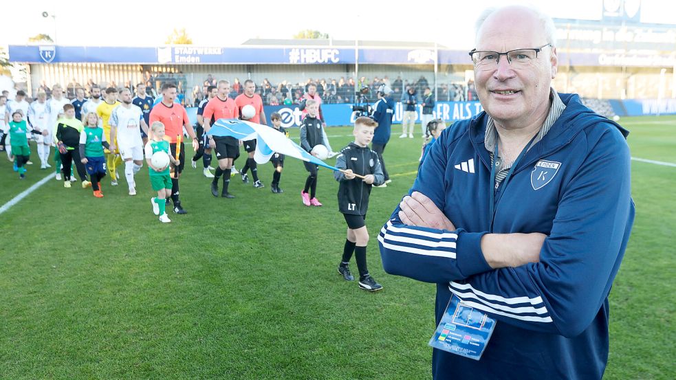 Jakob Oltmanns kümmert sich beim BSV Kickers mit seiner Crew um die Einlaufkinder. Fotos: Doden