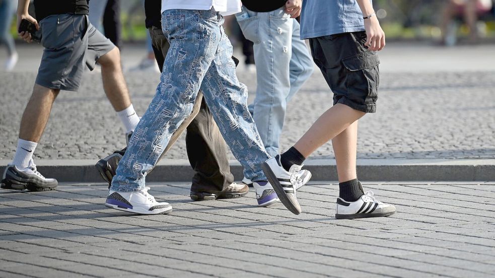 Vor allem unter jungen Männern beobachten die Forscher einen stärkeren Hang zu rechtem Gedankengut. (Symbolbild) Foto: Carla Benkö/dpa