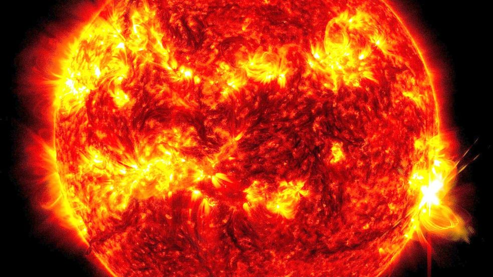 Innerhalb der Phase maximaler Sonnenaktivität sind die Chancen gut, weiter farbenfrohe Polarlichter über der Erde zu sehen. Foto: Solar Dynamics Observatory/NASA via AP/dpa