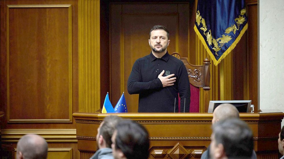 Der ukrainische Präsident Wolodymyr Selenskyj hat im Parlament seinen „Siegesplan“ zur Beendigung des Krieges mit Russland vorgestellt. Foto: Press Service Of The President O/Press Service Of The President Of Ukraine/AP