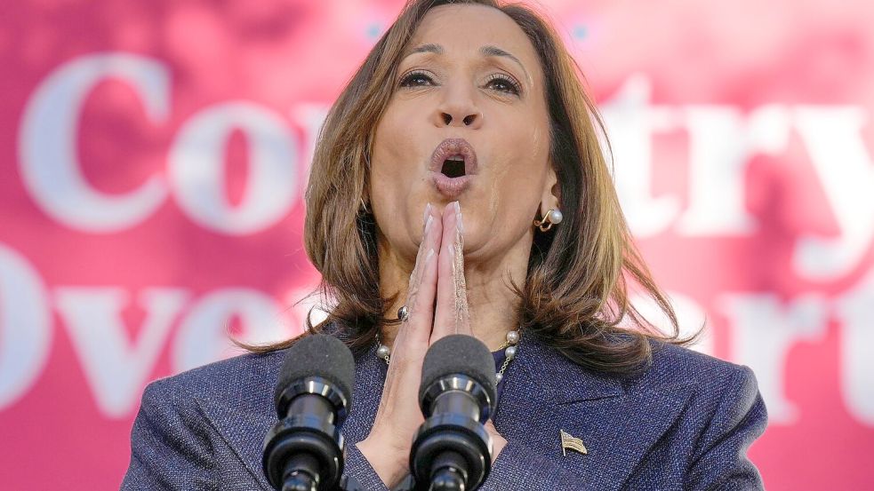 Harris und Moderator Baier fielen sich immer wieder in Wort. Foto: Jacquelyn Martin/AP/dpa