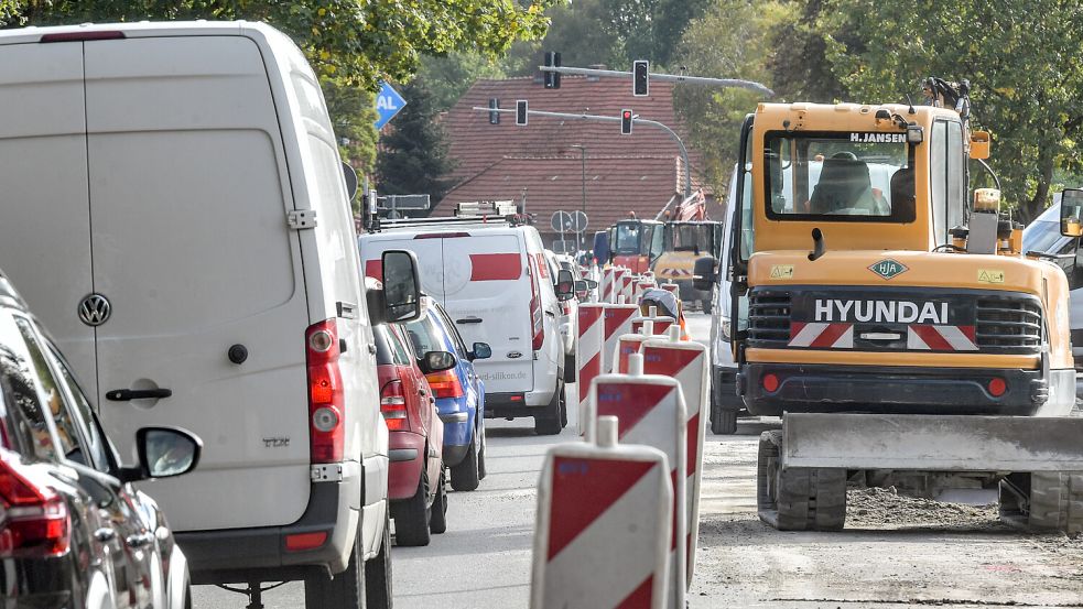 Seit März wird in Hesel die Ortsdurchfahrt saniert. Das ist bald vorbei. Foto: Ortgies/Archiv