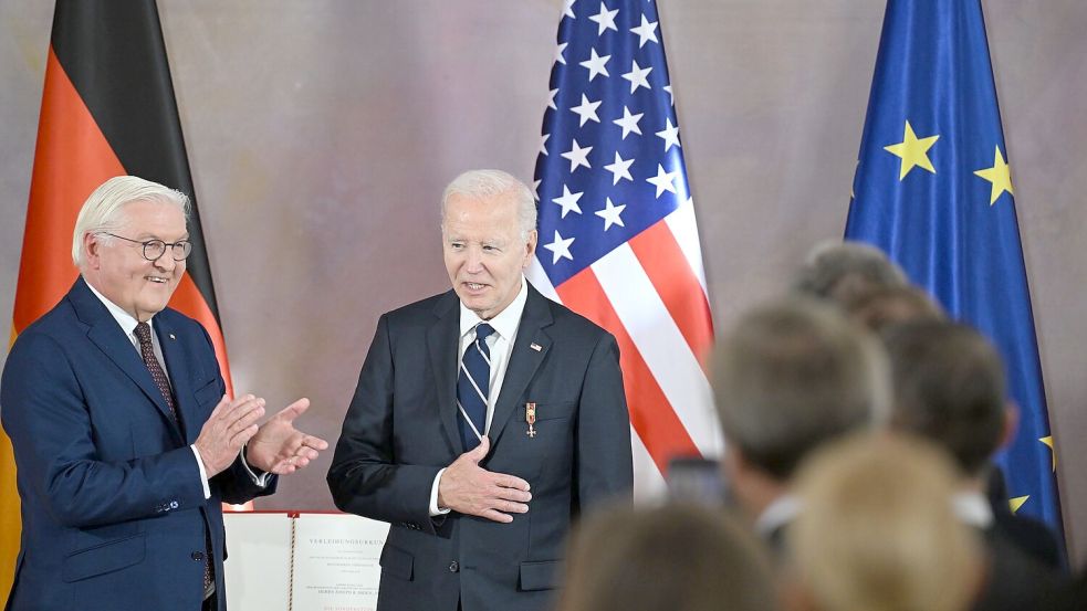 Biden erhielt den höchsten Verdienstorden der Bundesrepublik Deutschland durch Bundespräsident Steinmeier im Schloss Bellevue in Berlin. Foto: Soeren Stache/dpa