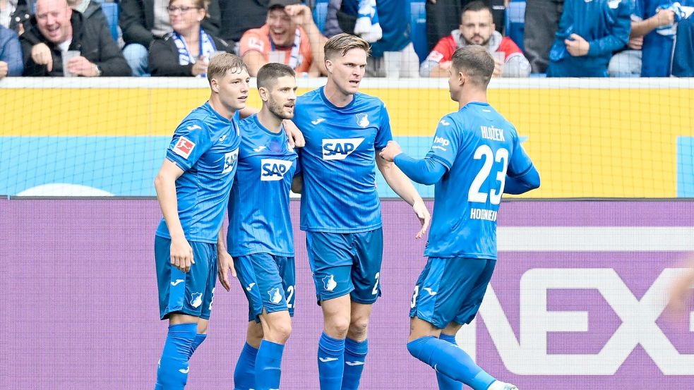 Traf gegen Bochum früh zum 1:0 für Hoffenheim: Andrej Kramaric (2.v.l.) Foto: Uwe Anspach/dpa