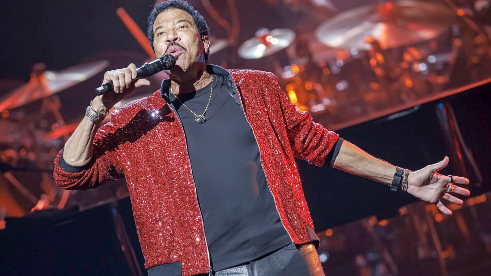 In den letzten Jahren trat Lionel Richie auf vielen Festivals auf. 2025 gibt er auf seiner Europa-Tournee fünf Konzerte in Deutschland. Foto: Valentin Flauraud/KEYSTONE/dpa