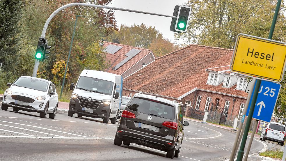 Seit diesem Montag ist in Hesel wieder freie Fahrt in Richtung Leer und Aurich. Foto: Ortgies