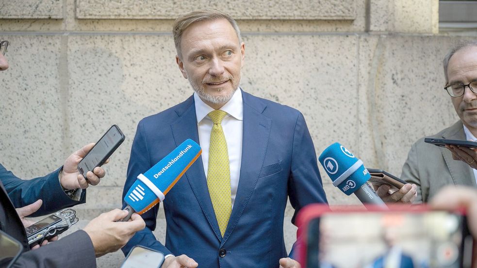 FDP-Chef und Bundesfinanzminister Christian Lindner sieht Einsparmöglichkeiten beim Bürgergeld. Foto: Soeren Stache/dpa