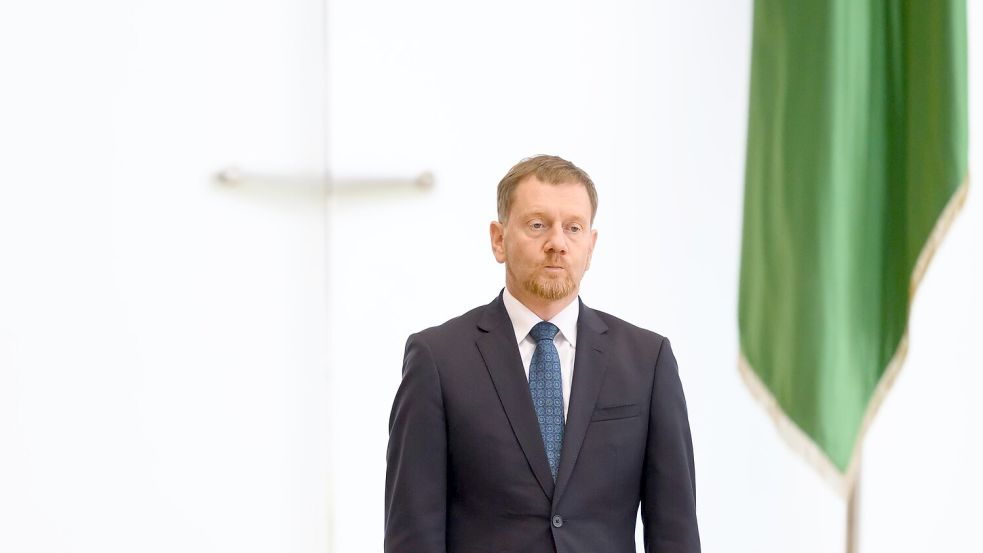 Sachsen Ministerpräsident Michael Kretschmer (CDU) hält die Zahl der ankommenden Flüchtlinge für zu hoch. (Archivbild) Foto: Robert Michael/dpa