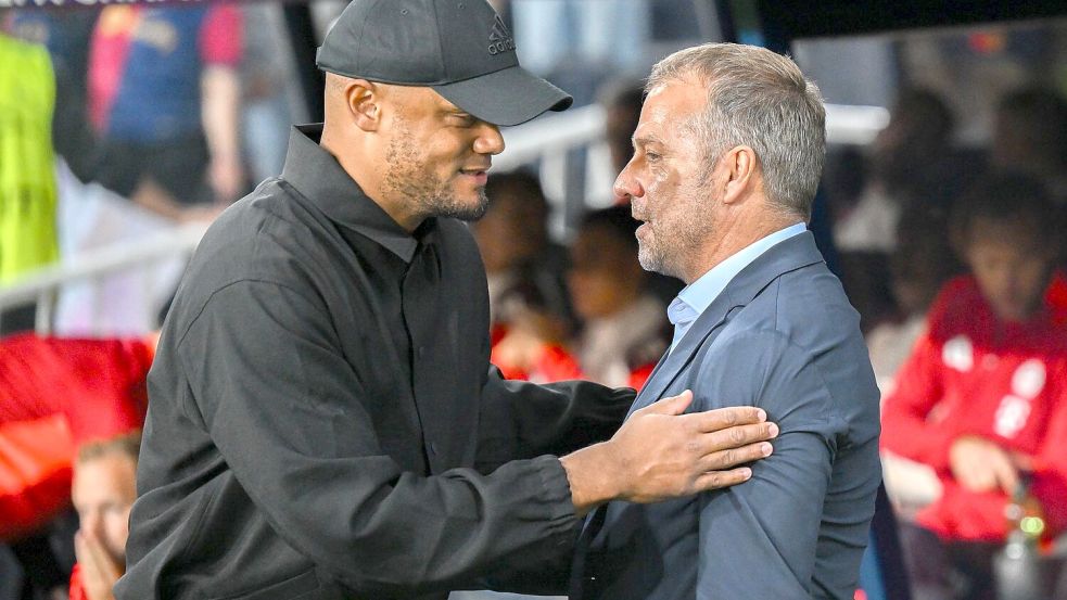 Verlierer Vincent Kompany (l) und Sieger Hans Flick (r). Foto: Sven Hoppe/dpa