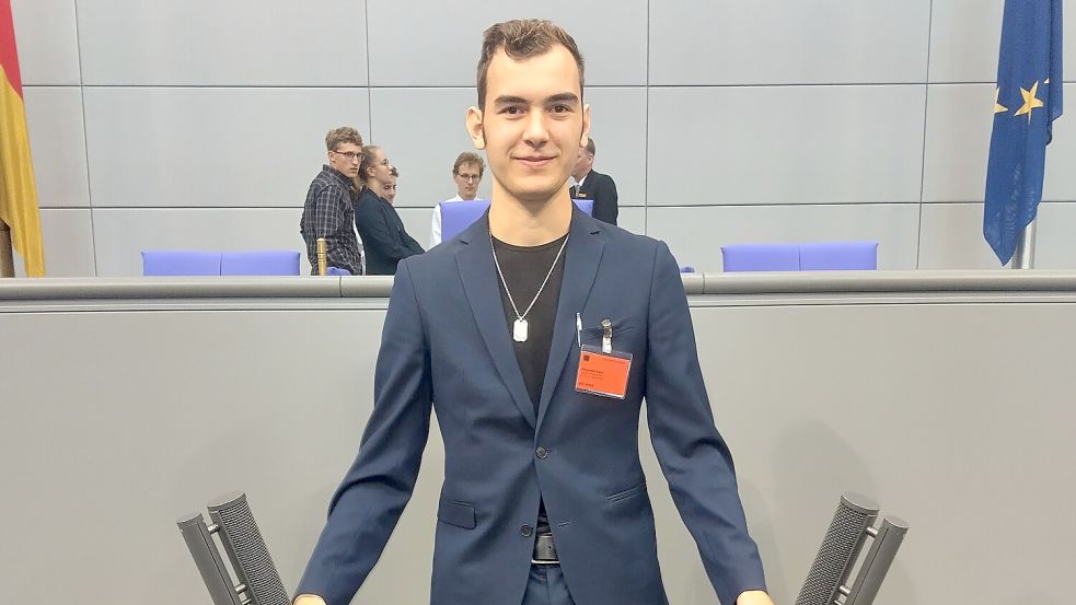 Maurits Fühner aus Emden durfte als fiktiver Abgeordneten vier Tage lang im Bundestag mitbestimmen. Foto: privat