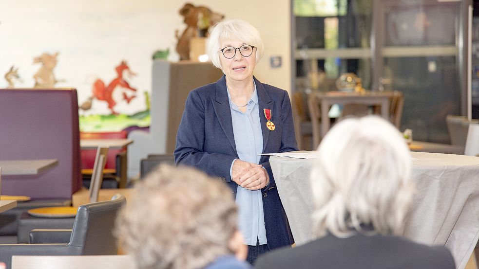 Margret Fiebig-Drosten bei ihrer Dankesrede zur Verleihung des Bundesverdienstkreuzes. Foto: privat