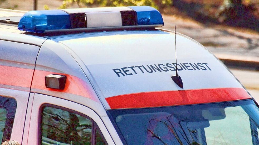 Nach einem Zusammenstoß mit einem Auto musste eine Radfahrerin in Norden ins Krankenhaus gebracht werden. Symbolfoto: Archiv