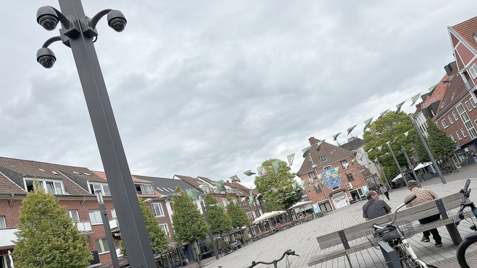 Tagsüber friedlich und auch nachts nicht so gefährlich, wie manche glauben: der Neue Markt in Emden. Foto: Schuurman