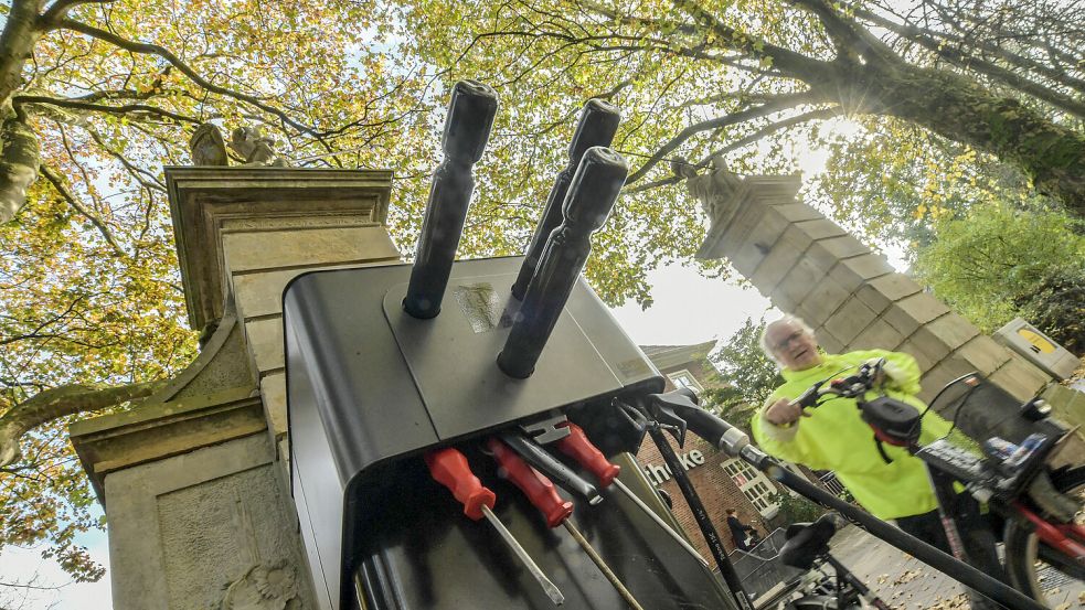 Je nach Blickwinkel kann die Fahrradstation am Stadttor schon sehr dominant wirken. Fotos: Ortgies