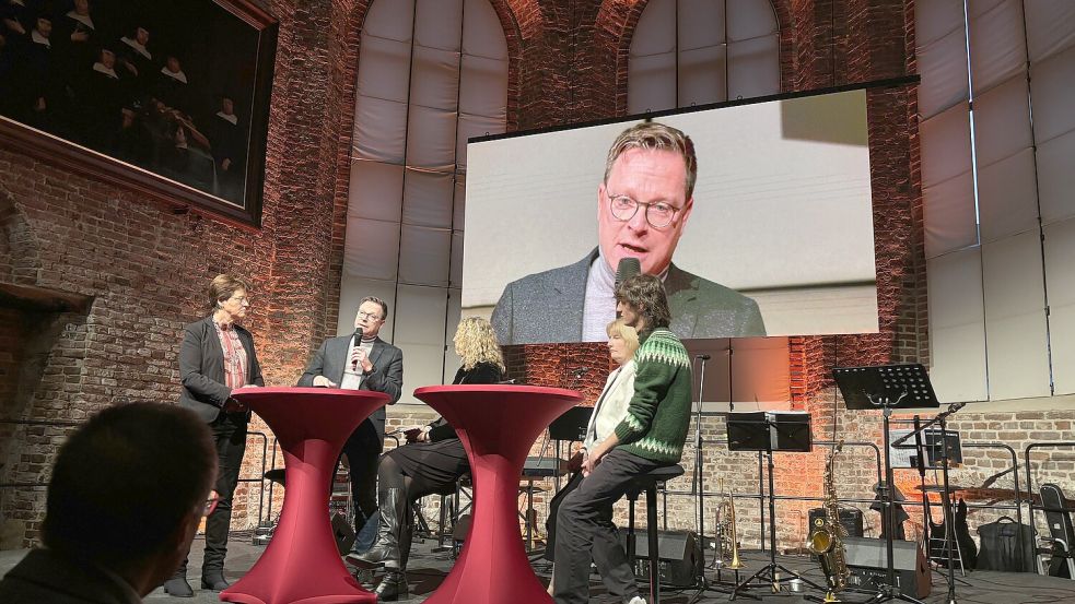 Bei der Veranstaltung der Evangelisch-reformierten Kirche waren zu Gast (von links): Meta Janssen-Kucz, Lars Reckermann, Birke Schoepplenberg, Susanne Bei der Wieden und Lennard Landgraf. Foto: Spindler