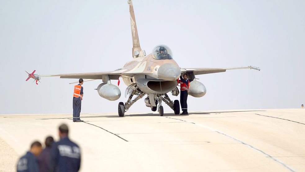 Israel beginnt mit seinem Vergeltungsschlag gegen den Iran. (Archivbild) Foto: Ariel Schalit/AP/dpa