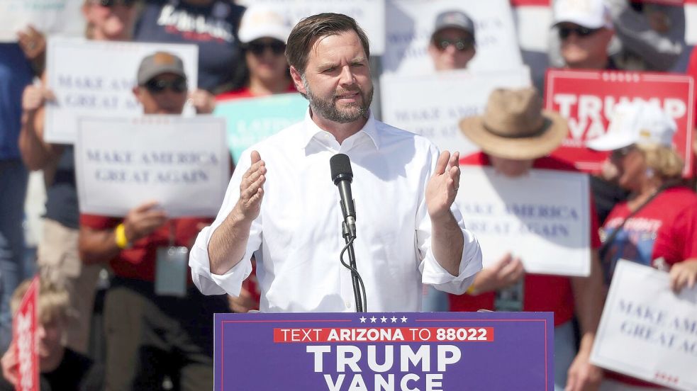 J.D. Vance wirbt in Tuscon im Swing State Arizona um Stimmen von Latinos. (Archivbild) Foto: Grace Trejo/Arizona Daily Star/AP/dpa