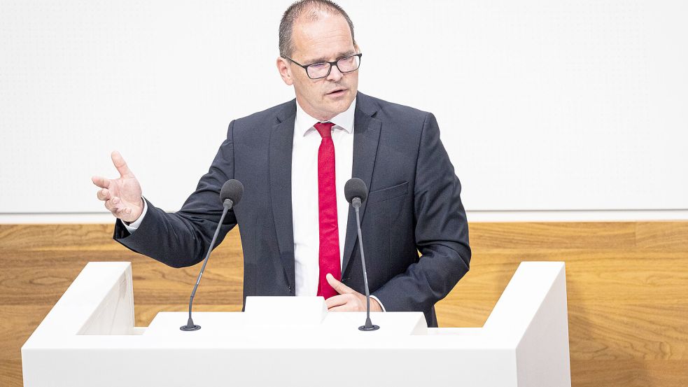 Grant Hendrik Tonne, Fraktionsvorsitzende der SPD im Landtag in Hannover: Konzernführung muss Verantwortung übernehmen. Foto: dpa/Moritz Frankenberg