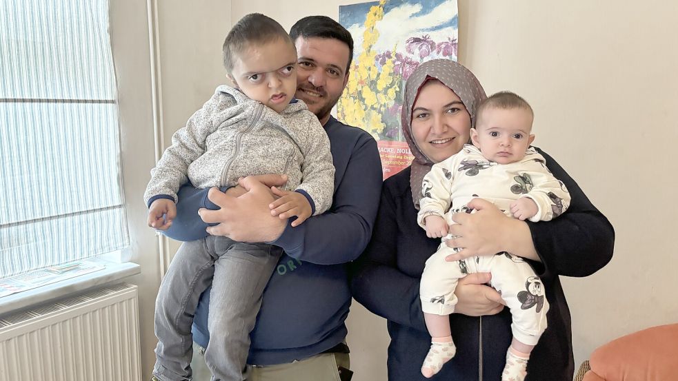 Ibrahim und Fatma Abdallah mit dem vierjährigen Mohammed und seiner vier Monate alten Schwester Razan. Foto: Weiden