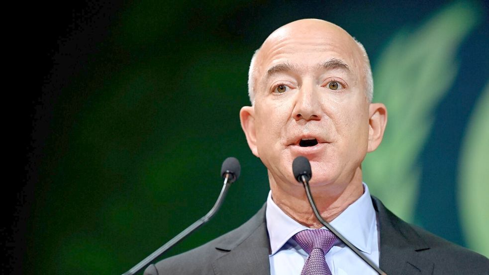 Jeff Bezos kaufte die „Washington Post“ 2013. (Archivbild) Foto: Paul Ellis/AFP/dpa