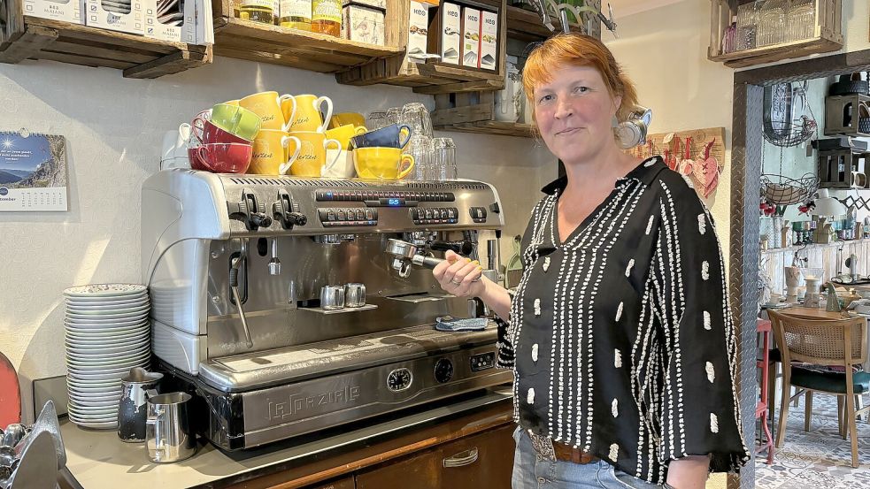 Christel Sibum ist die Inhaberin des Cafés Zauberhafte Lebenzart in Elisabethfehn. Foto: Spindler