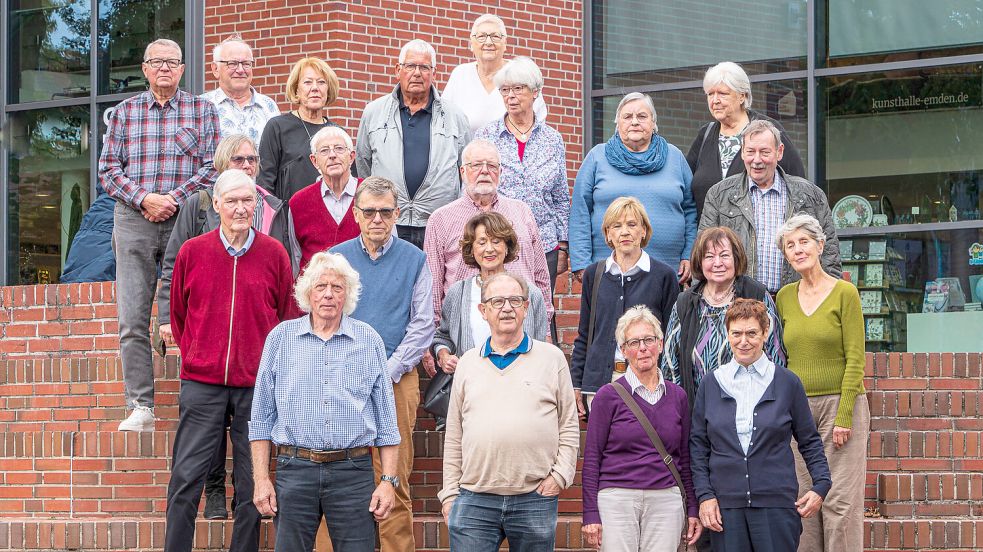 Die ehemaligen Mittelschüler stellten sich zu einem Erinnerungsfoto auf. Foto: privat