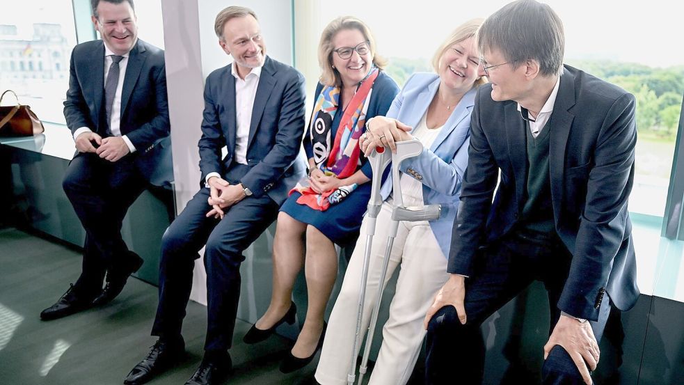 Bei dieser Sitzung des Bundeskabinetts im Juni waren die atmosphärischen Störungen in der Koalition wohl noch nicht so groß wie heute. (Archivbild) Foto: Britta Pedersen/dpa