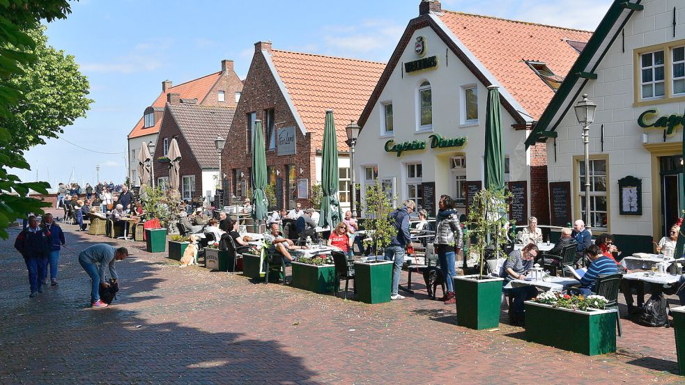 Auch im November finden weiterhin Dorfführungen durch Greetsiel statt. Foto: Wagenaar/Archiv