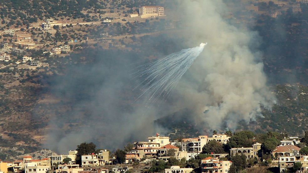 Israel und die Hisbollah liefern sich seit einem Jahr Beschuss - die Hisbollah nach eigener Darstellung aus Solidarität mit der Hamas, die Israel angegriffen hatte und gegen die Israel seitdem Krieg im Gazastreifen führt. Foto: -/dpa