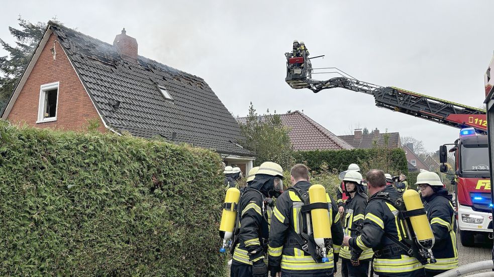 Die Feuerwehr ist wegen eines Brandes in Norden im Einsatz. Foto: Rebecca Kresse