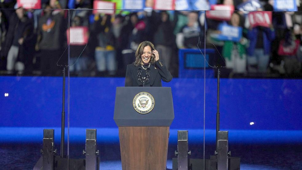 Große Show am Ende eines erbitterten Wahlkampfs: Kamala Harris in Philadelphia. Foto: Matt Slocum/AP/dpa