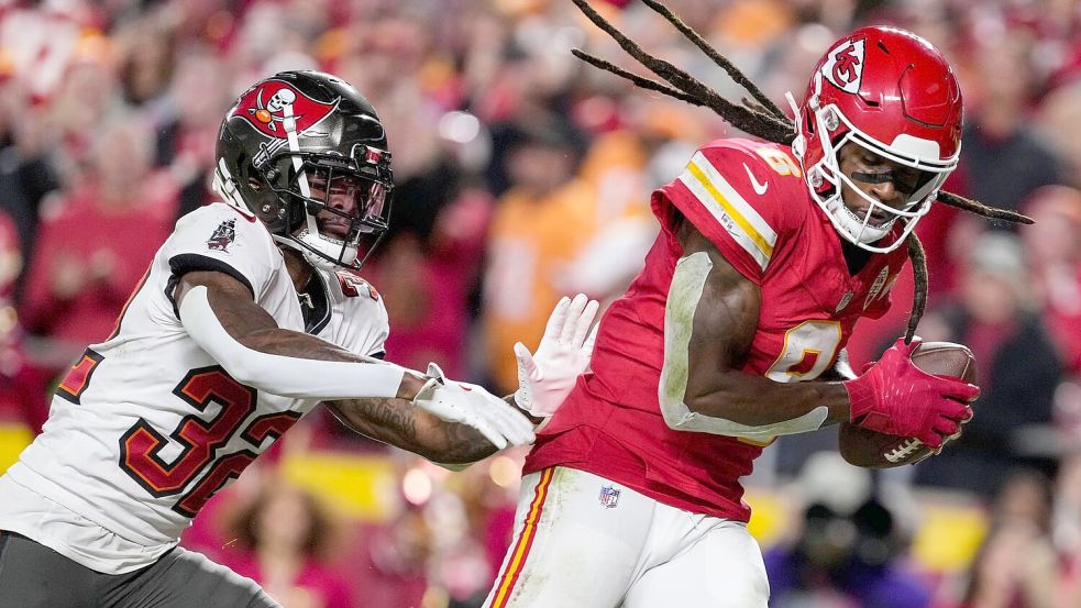 DeAndre Hopkins spielte seine erst zweite Partie für die Chiefs und verbuchte beeindruckende zwei Touchdowns. Foto: Ed Zurga/AP/dpa