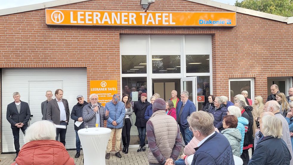 Auch der stellvertretende Bürgermeister Bruno Schachner (am Mikro) kam zur Eröffnungsfeier. Fotos: Wolters