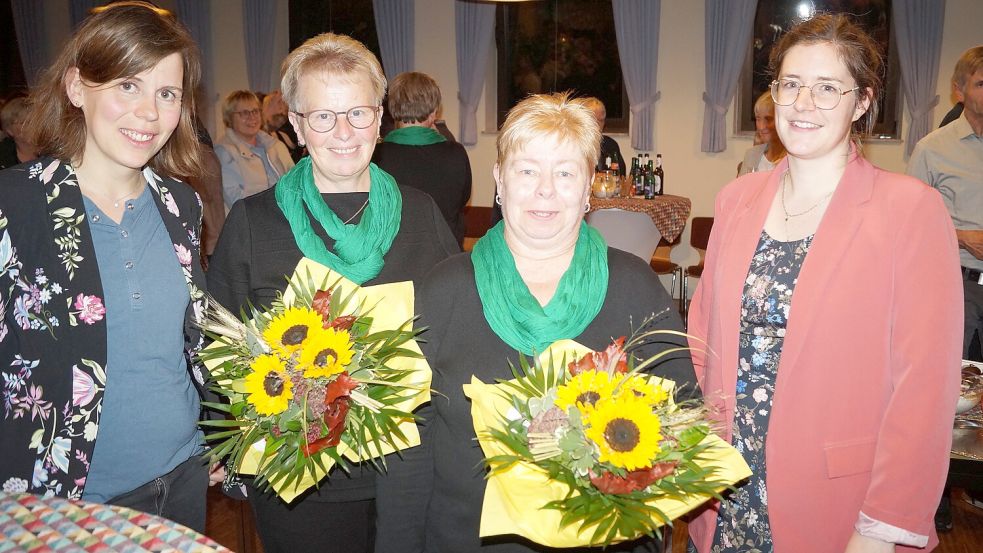 Ehrung für 50-jährige Mitgliedschaft (von links): Hella Bruns (Kirchenvorstand), Dietlinde Boekhoff, Hilde Beyen und Pastorin Taalke von Blumröder. Fotos: privat