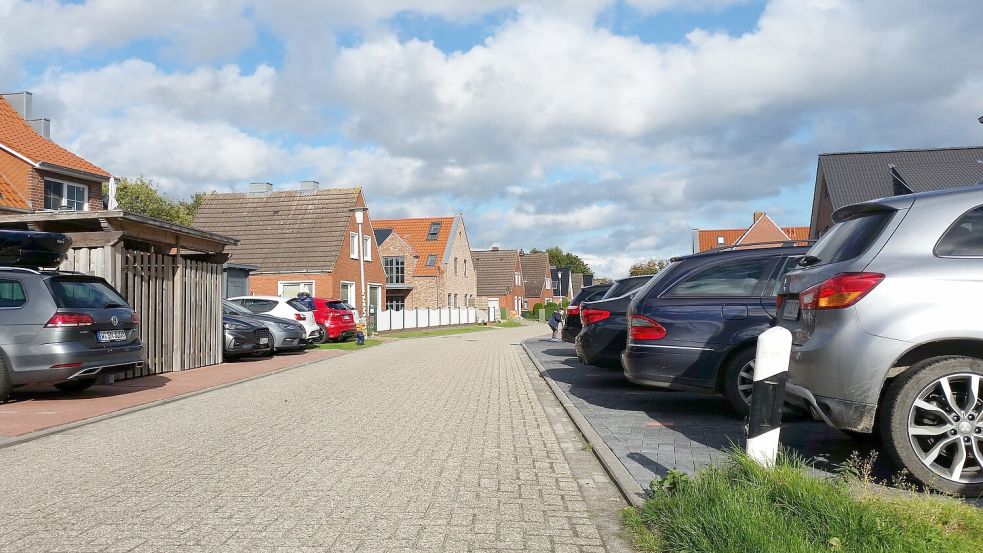 Ein bekanntes Bild in Greetsiel: Die vielen Ferienwohnungen locken auch viele Besucher in das Dorf. Symbolfoto: Wagenaar/Archiv