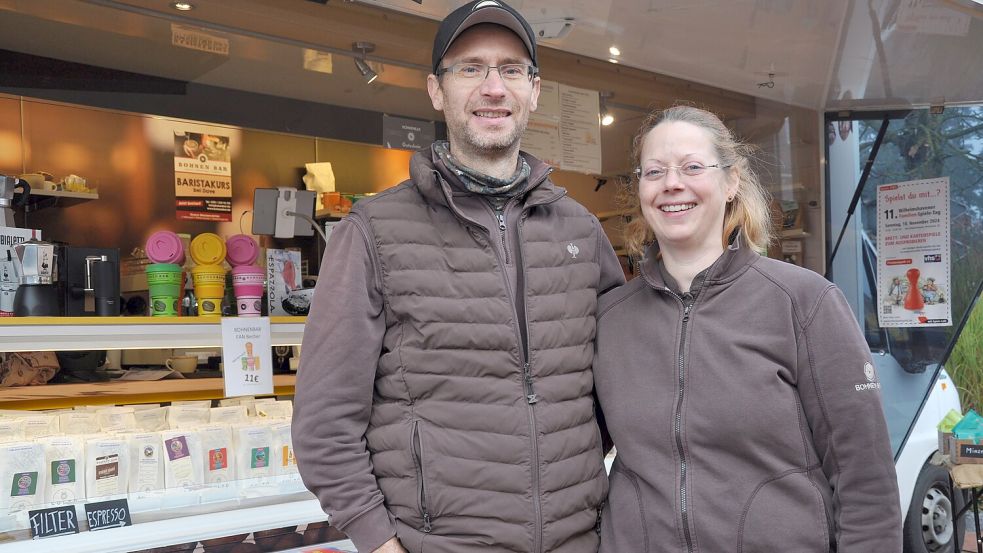 Die Arbeit in ihrem Kaffee-Truck macht Kerstin und David Jakusch glücklich und zufrieden. Foto: Ullrich