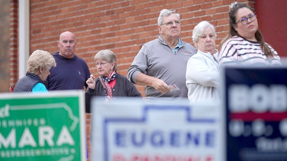 An einigen Wahllokalen war der Andrang gleich groß. Foto: Matt Slocum/AP/dpa